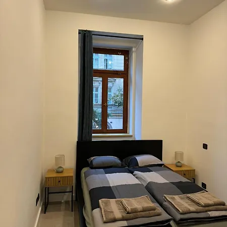 Cool With Small Balcony Near Florenc Apartament