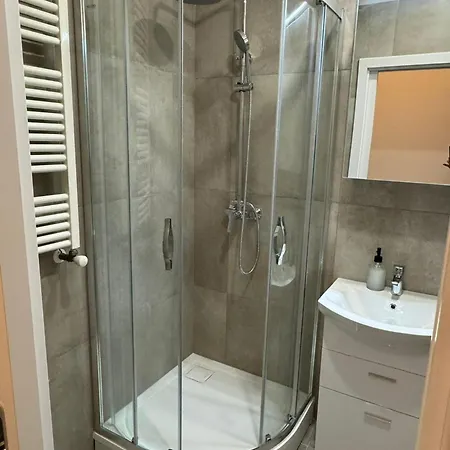 Apartment 1 Bed Flat - Sleeps 2 - Pets - Smoking On Terrace *