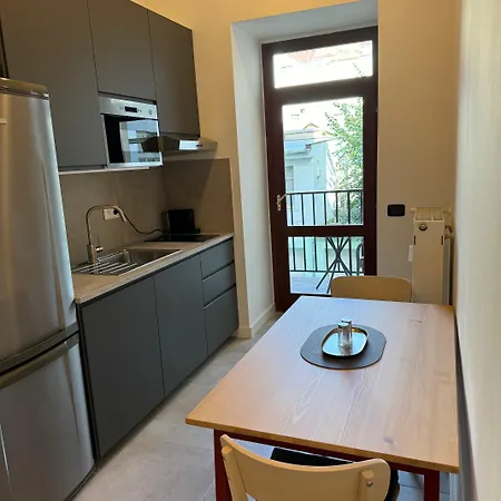 1 Bed Flat - Sleeps 2 - Pets - Smoking On Terrace Praga