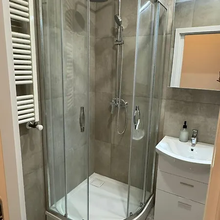 1 Bed Flat - Sleeps 2 - Pets - Smoking On Terrace * Praga