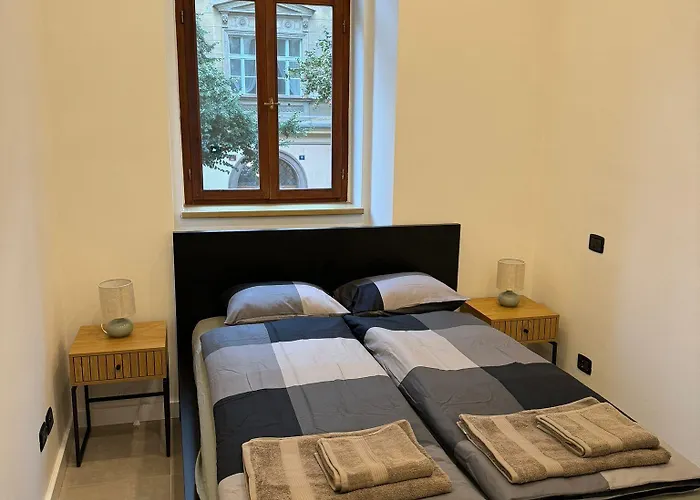 1 Bed Flat - Sleeps 2 - Pets - Smoking On Terrace * Praha