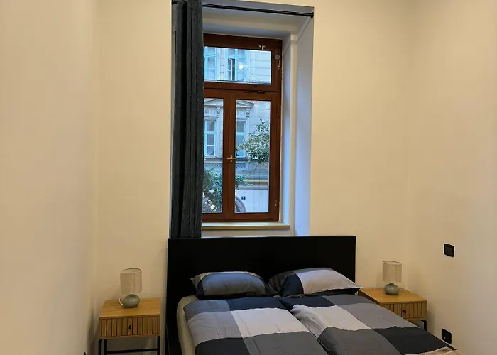 1 Bed Flat - Sleeps 2 - Pets - Smoking On Terrace