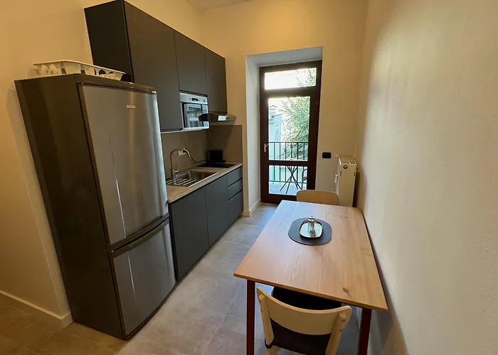 1 Bed Flat - Sleeps 2 - Pets - Smoking On Terrace
