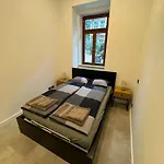 1 Bed Flat - Sleeps 2 - Pets - Smoking On Terrace