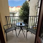 Apartment 1 Bed Flat - Sleeps 2 - Pets - Smoking On Terrace Prague