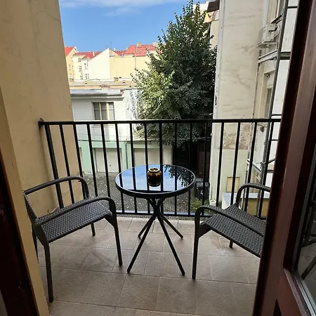 1 Bed Flat - Sleeps 2 - Pets - Smoking On Terrace