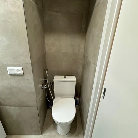 1 Bed Flat - Sleeps 2 - Pets - Smoking On Terrace Appartamento Praga
